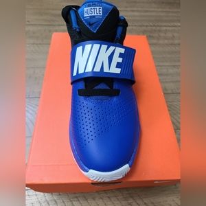 Nike Team Hustle D 8 (GS) Royal Blue size 6Y
